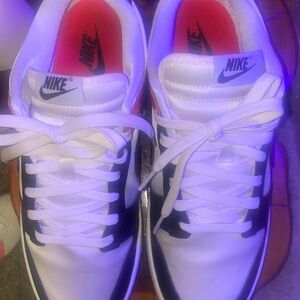Nike women Dunk Low SE size 10 just like new!